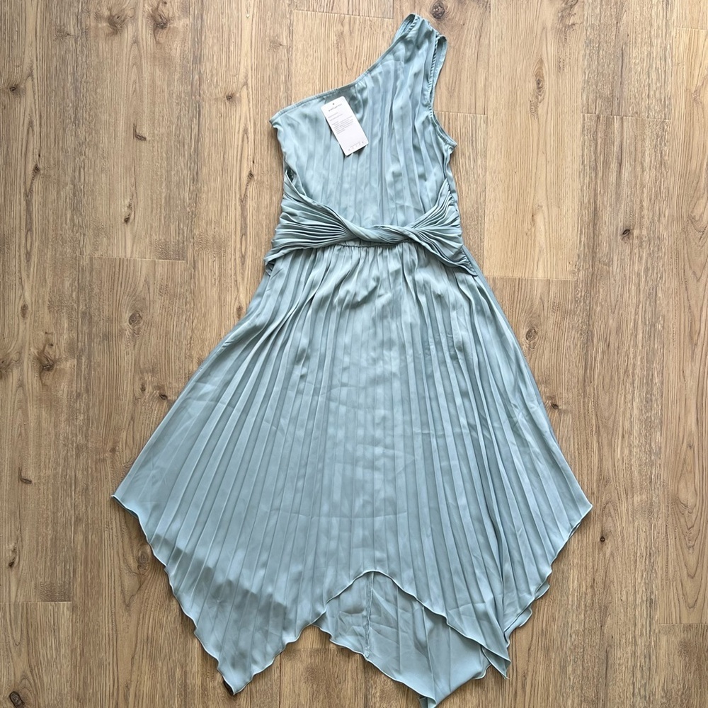 Elegant Blue One-Shoulder Dress - Picture 2 of 7